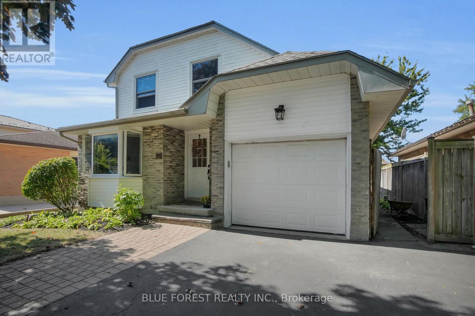 90 Edmunds Crescent, London South (South T), Ontario  N5Z 4J2 - Photo 3 - X12441058