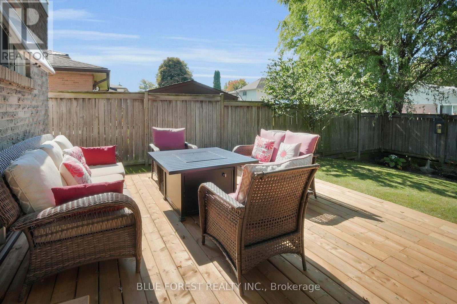 90 Edmunds Crescent, London South (South T), Ontario  N5Z 4J2 - Photo 32 - X12441058