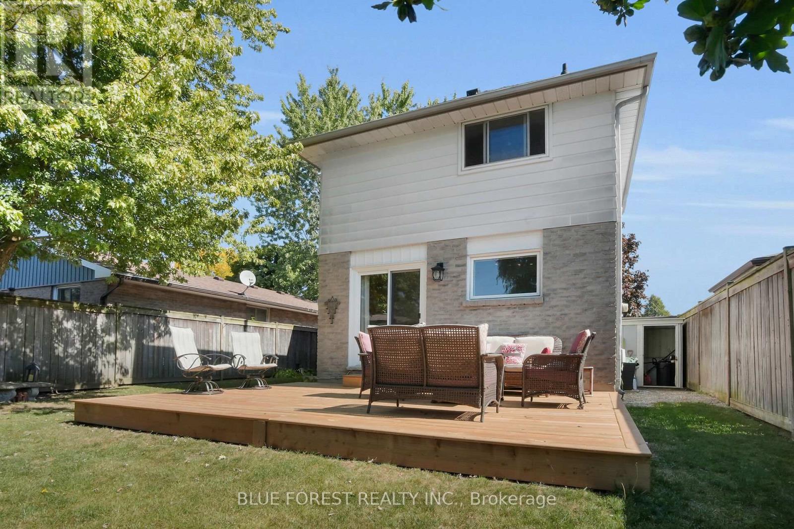 90 Edmunds Crescent, London South (South T), Ontario  N5Z 4J2 - Photo 34 - X12441058