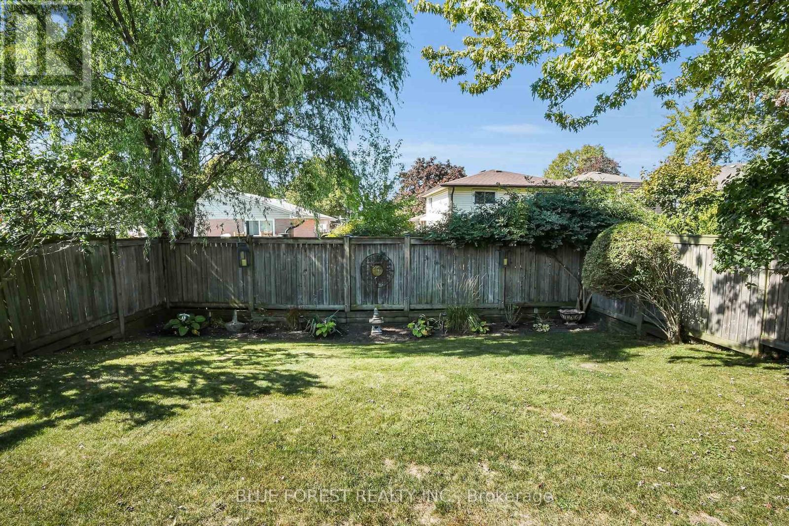 90 Edmunds Crescent, London South (South T), Ontario  N5Z 4J2 - Photo 35 - X12441058