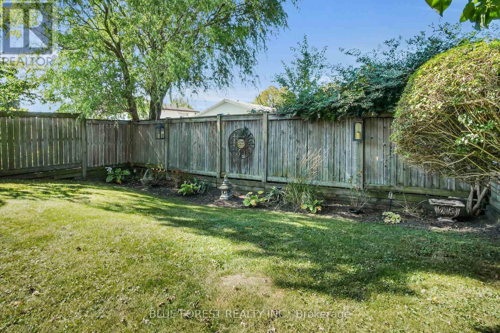 90 Edmunds Crescent, London South (South T), Ontario  N5Z 4J2 - Photo 36 - X12441058