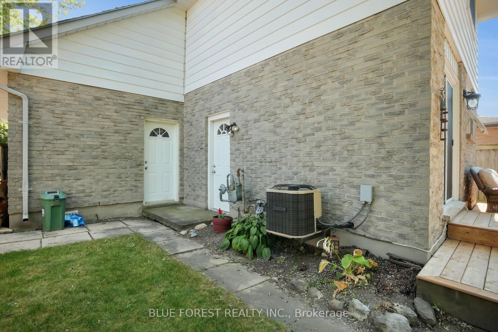 90 Edmunds Crescent, London South (South T), Ontario  N5Z 4J2 - Photo 37 - X12441058