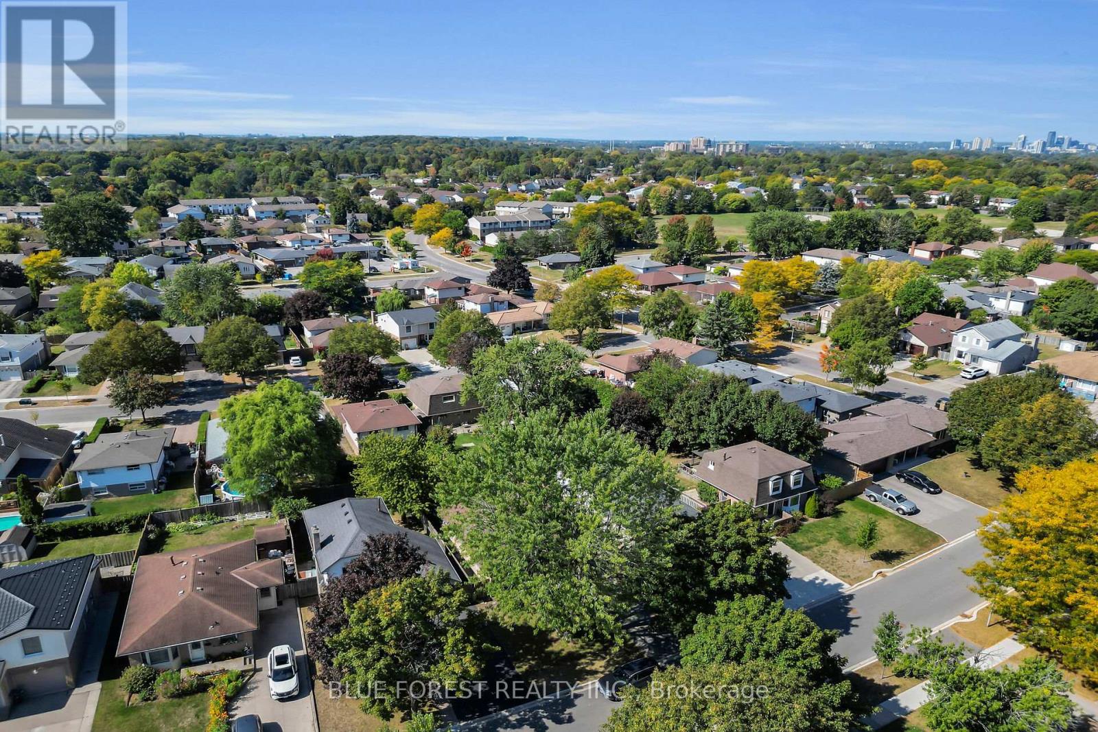 90 Edmunds Crescent, London South (South T), Ontario  N5Z 4J2 - Photo 39 - X12441058