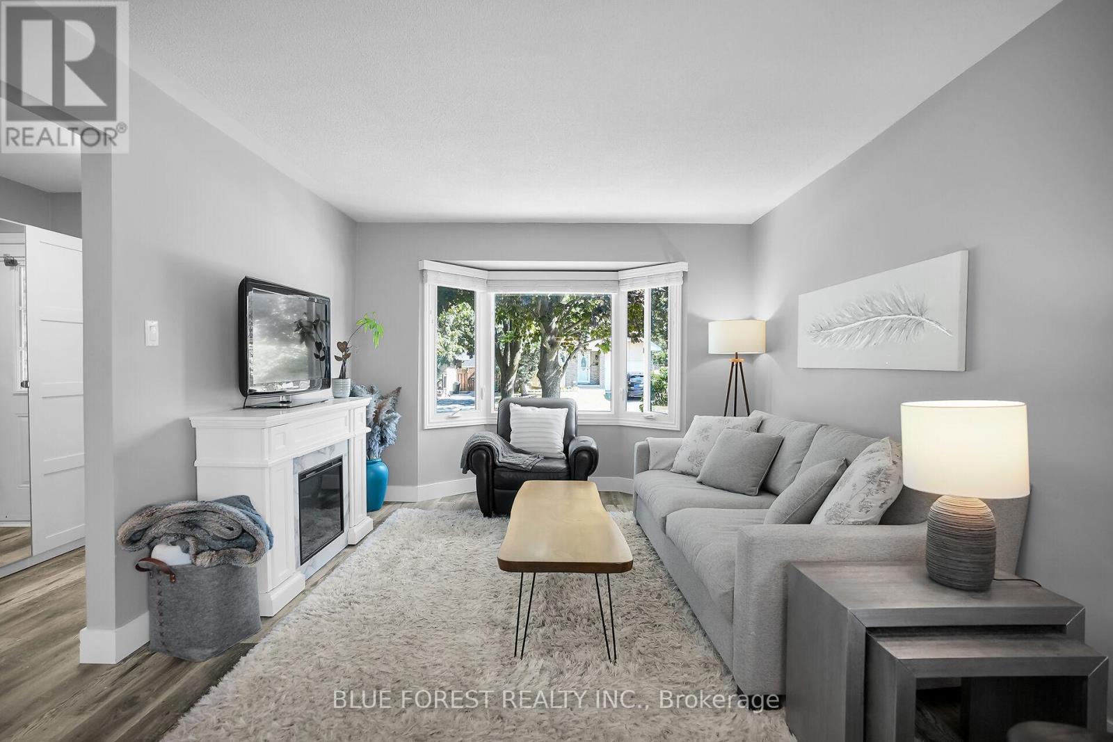90 Edmunds Crescent, London South (South T), Ontario  N5Z 4J2 - Photo 6 - X12441058