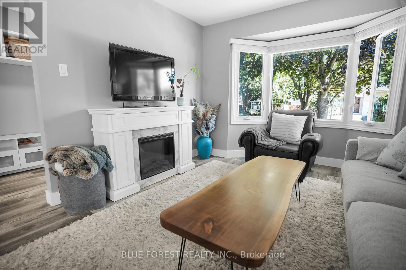 90 Edmunds Crescent, London South (South T), Ontario  N5Z 4J2 - Photo 8 - X12441058