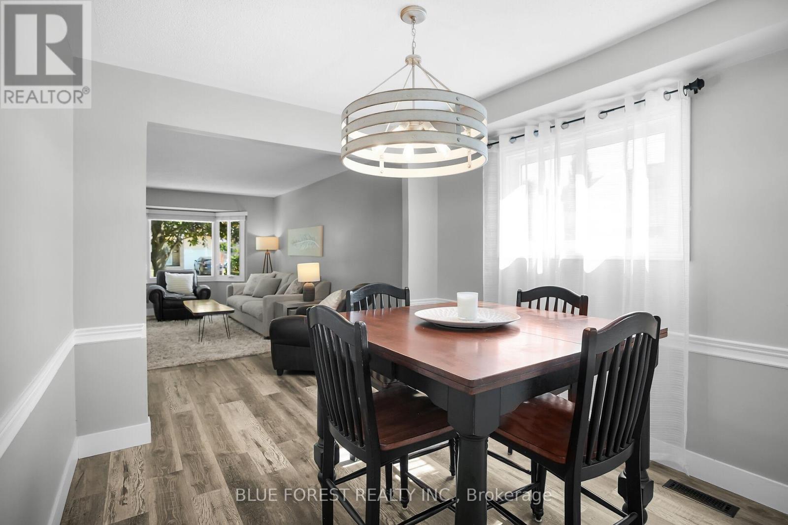 90 Edmunds Crescent, London South (South T), Ontario  N5Z 4J2 - Photo 9 - X12441058
