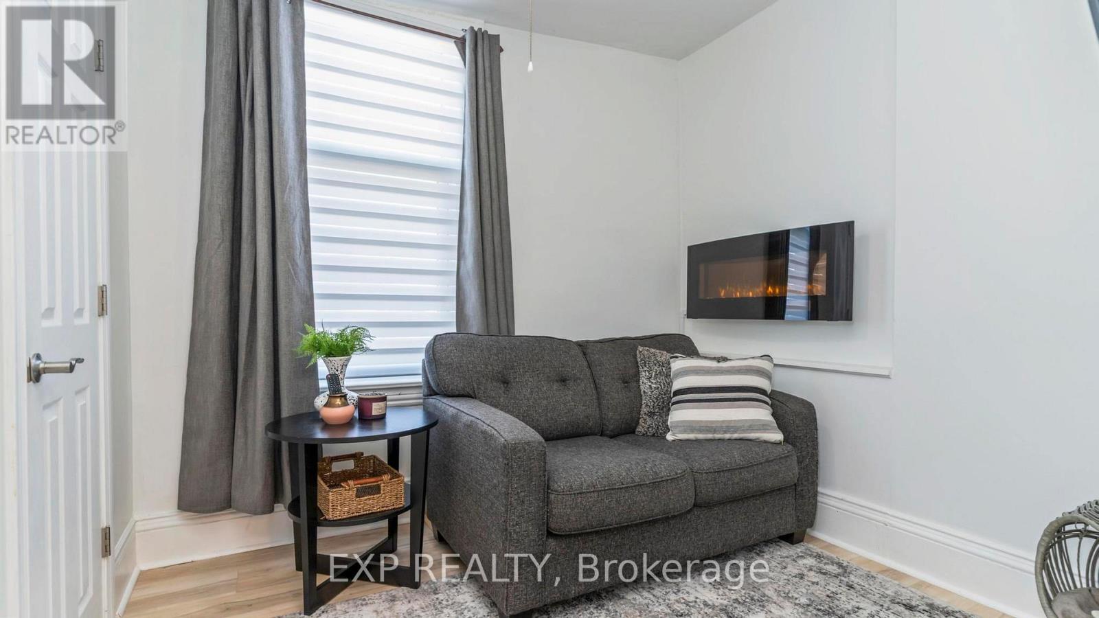 119 Wellington Street, St. Thomas, Ontario  N5R 2R3 - Photo 14 - X12441080