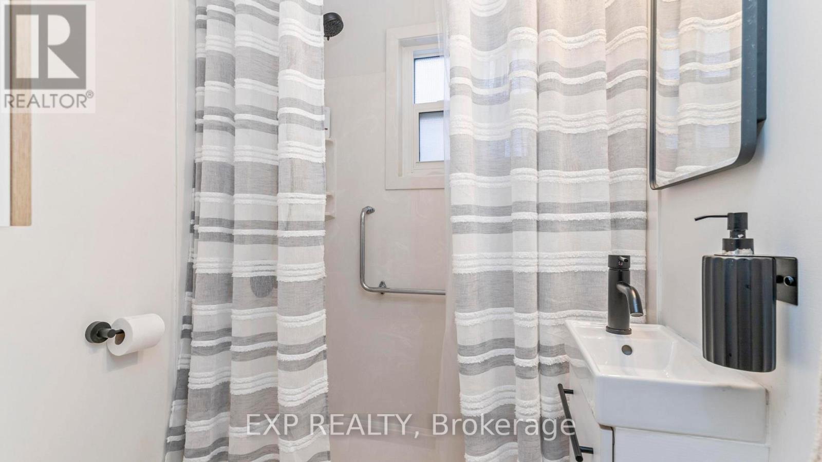 119 Wellington Street, St. Thomas, Ontario  N5R 2R3 - Photo 18 - X12441080