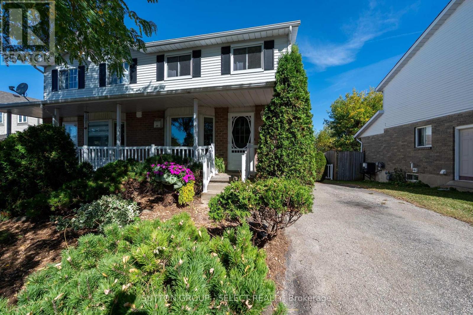 B - 608 Royal Beech Drive, Waterloo, Ontario  N2T 2K3 - Photo 1 - X12441082