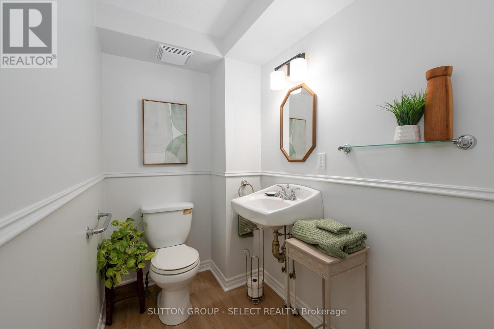 B - 608 Royal Beech Drive, Waterloo, Ontario  N2T 2K3 - Photo 13 - X12441082