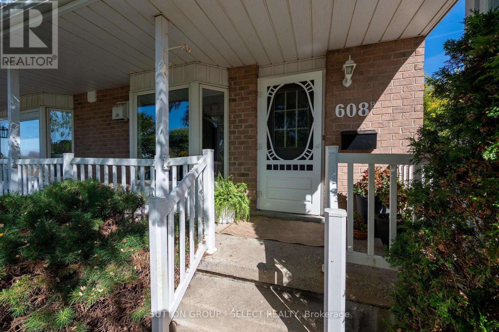 B - 608 Royal Beech Drive, Waterloo, Ontario  N2T 2K3 - Photo 2 - X12441082