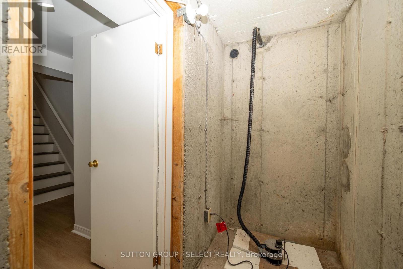B - 608 Royal Beech Drive, Waterloo, Ontario  N2T 2K3 - Photo 23 - X12441082