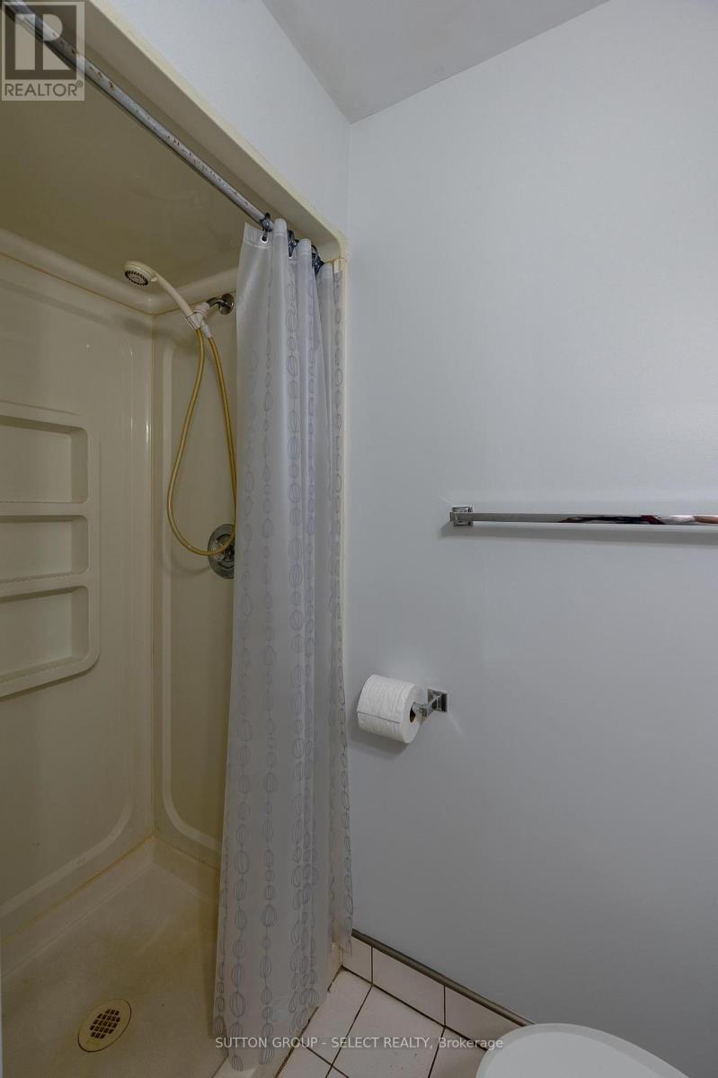 B - 608 Royal Beech Drive, Waterloo, Ontario  N2T 2K3 - Photo 25 - X12441082