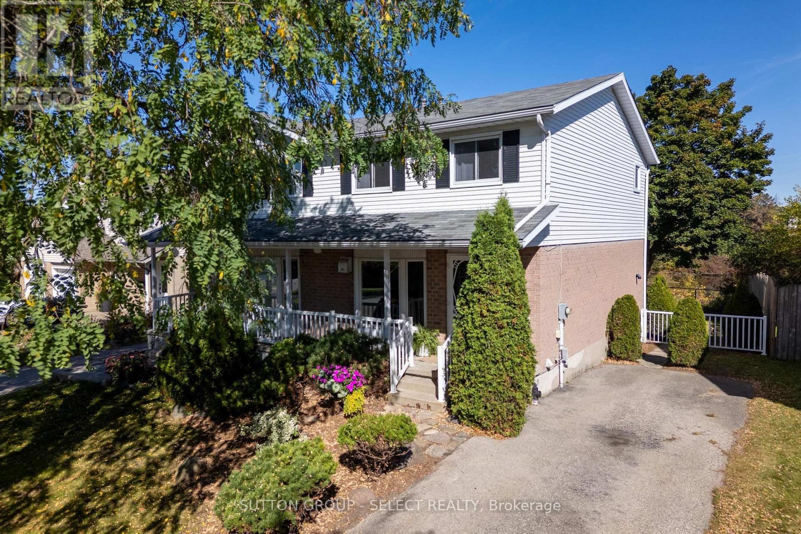 B - 608 Royal Beech Drive, Waterloo, Ontario  N2T 2K3 - Photo 3 - X12441082