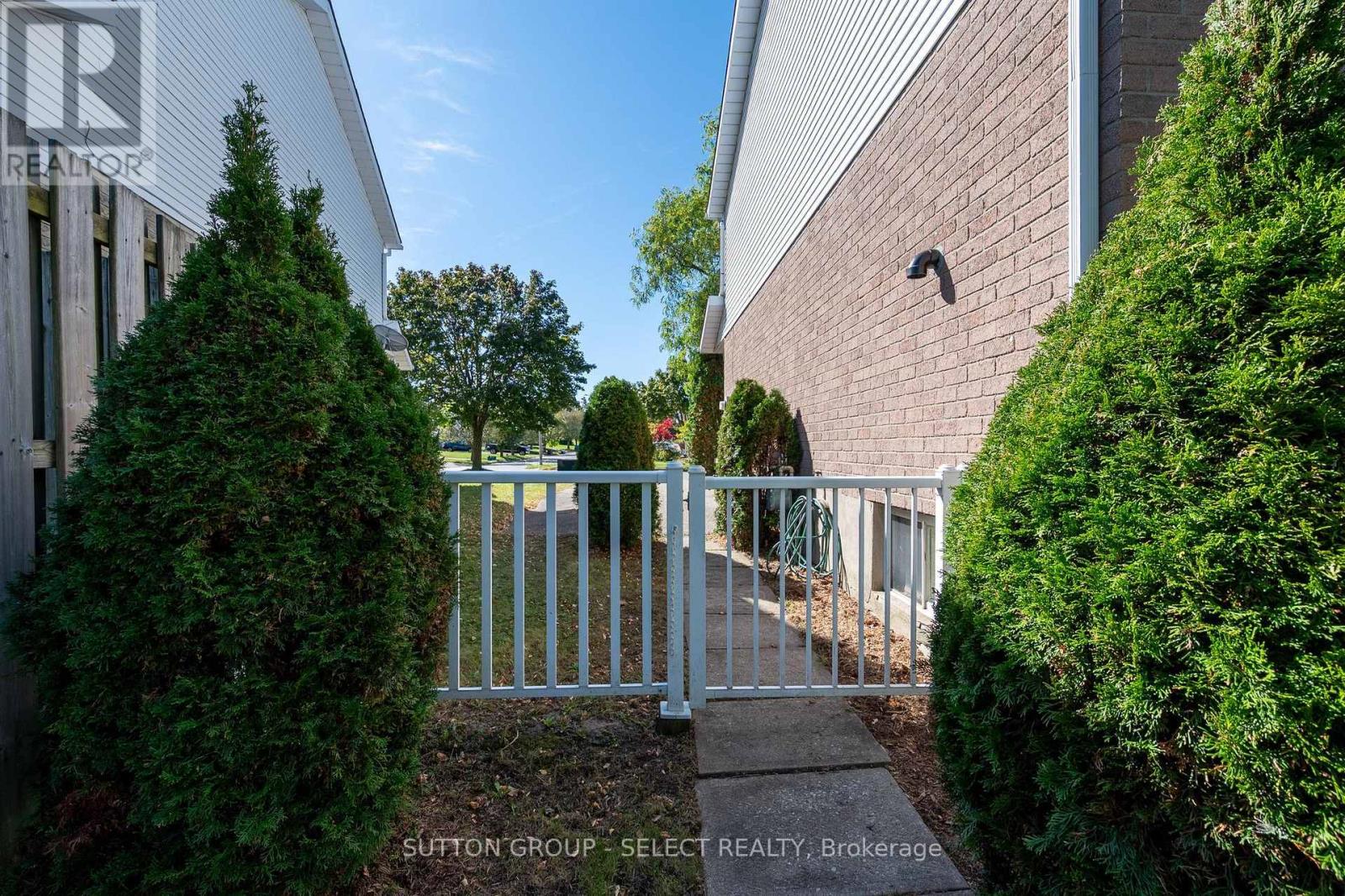 B - 608 Royal Beech Drive, Waterloo, Ontario  N2T 2K3 - Photo 36 - X12441082