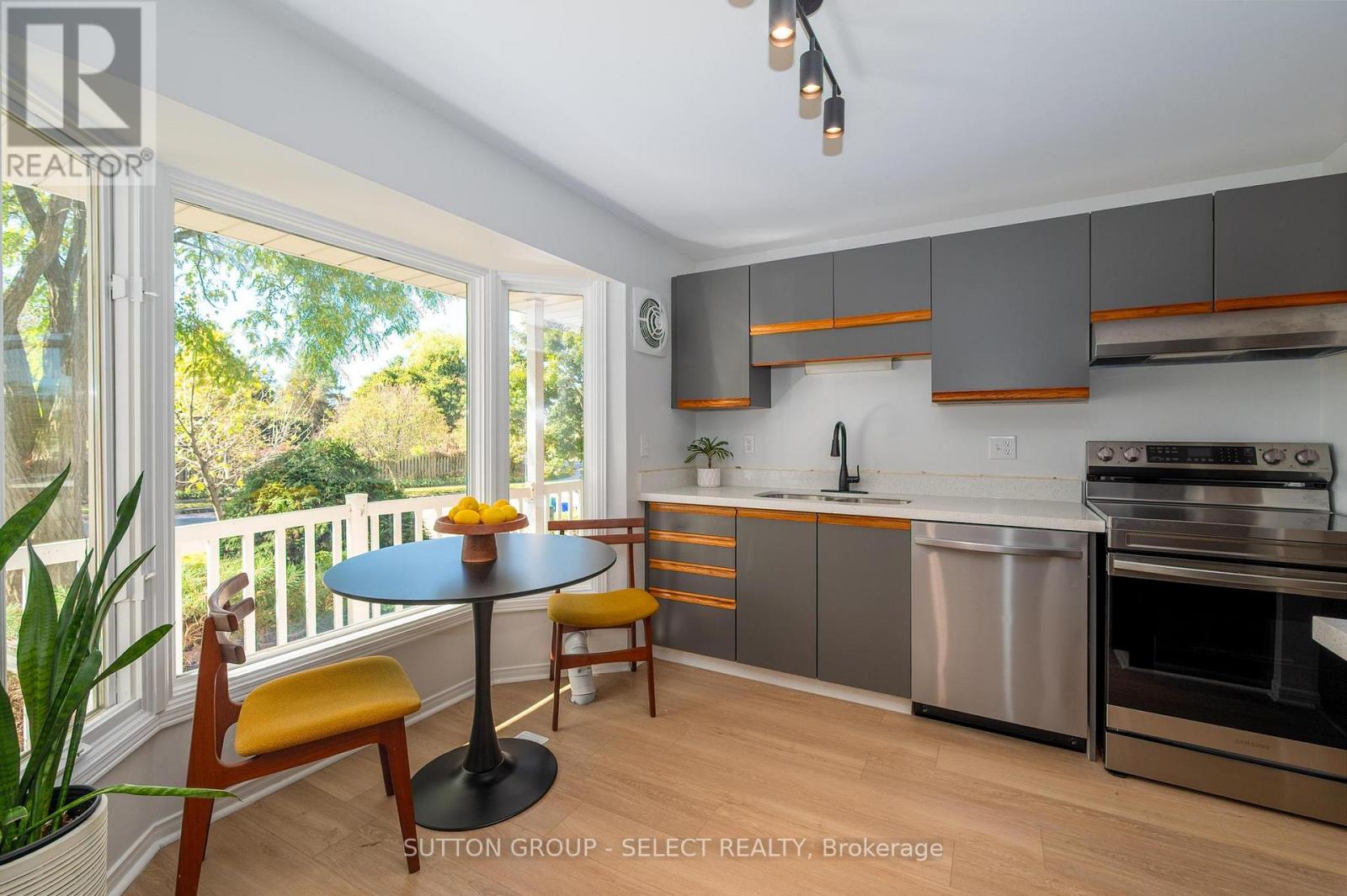 B - 608 Royal Beech Drive, Waterloo, Ontario  N2T 2K3 - Photo 6 - X12441082