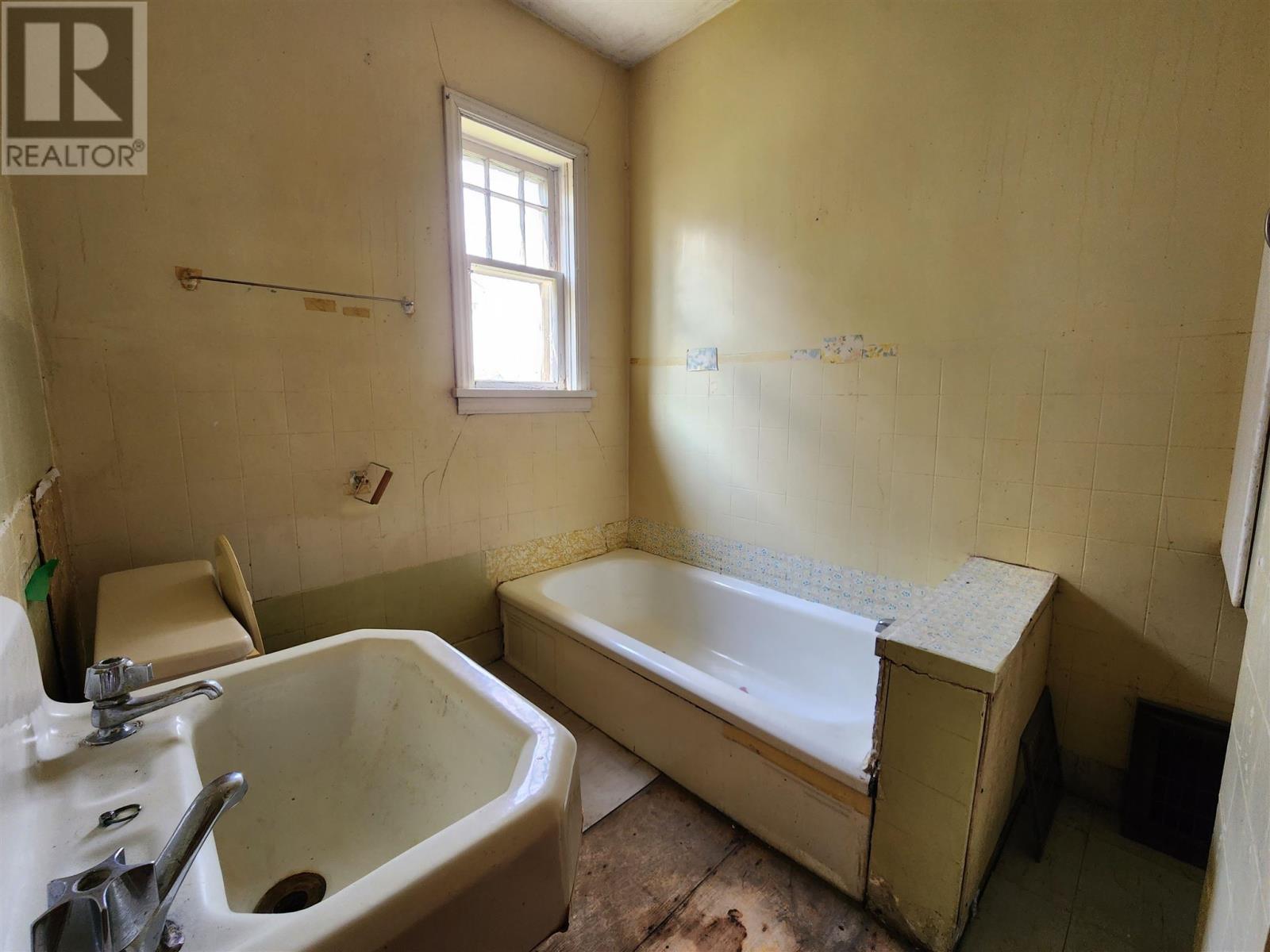 236 Mary St W, Thunder Bay, Ontario  P7E 4K6 - Photo 10 - TB253072