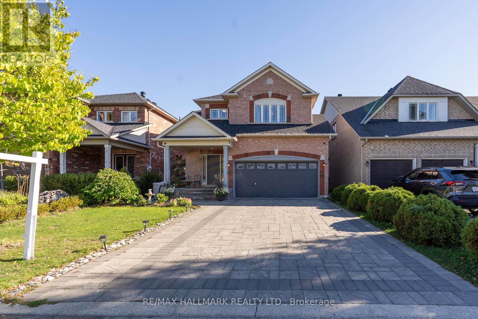 21 Brooks Avenue, Aurora, Ontario  L4G 7W2 - Photo 2 - N12440853