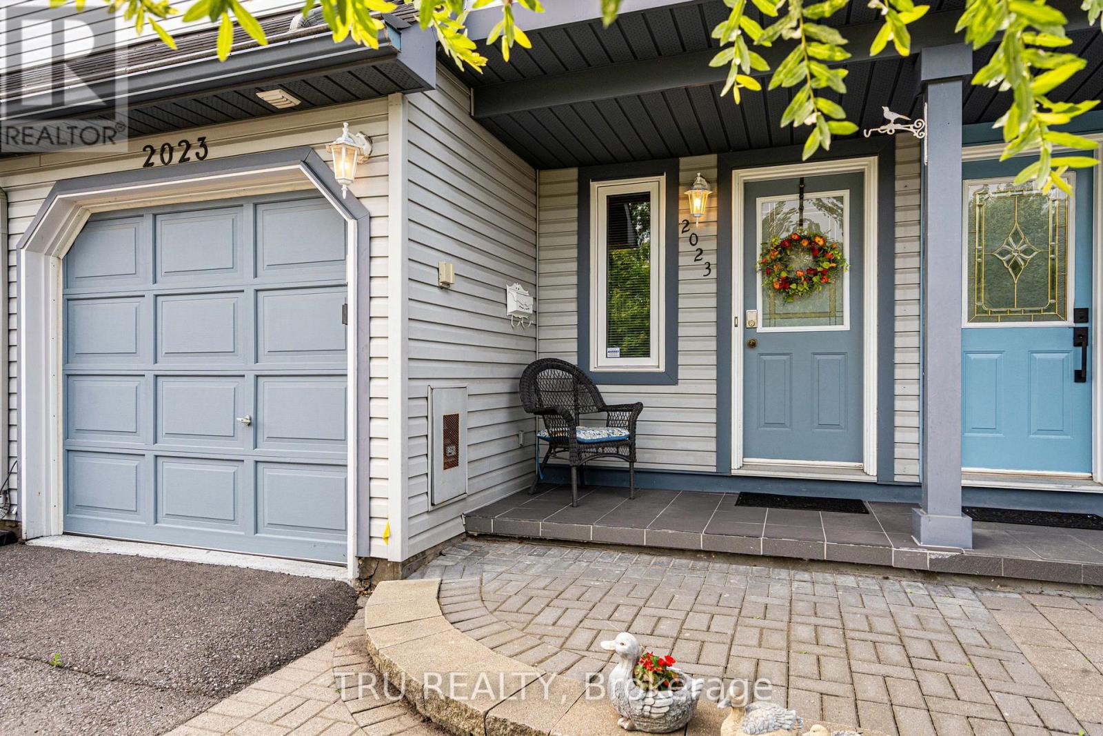 2023 Avenue O, Ottawa, Ontario  K1G 0B1 - Photo 2 - X12441038