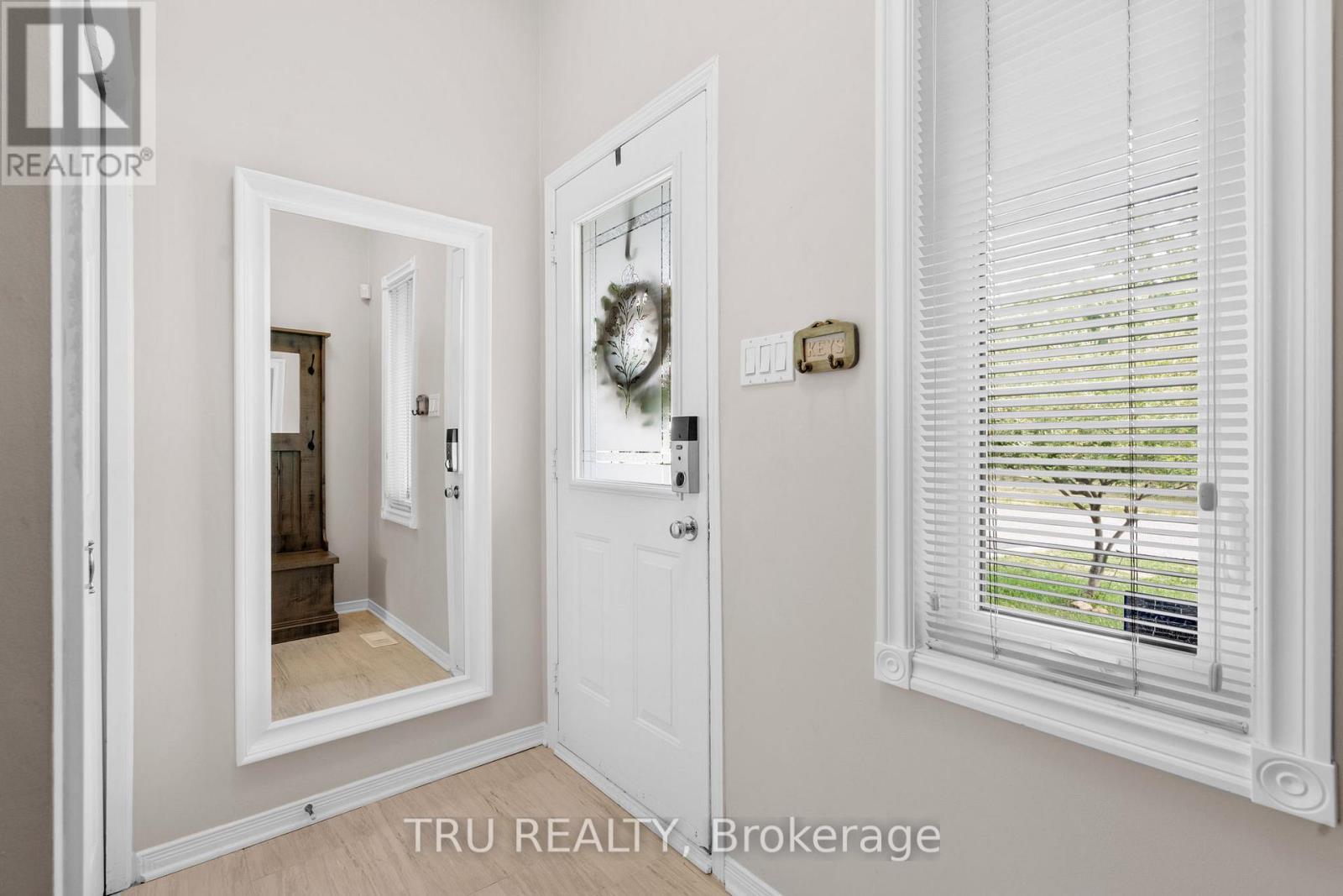 2023 Avenue O, Ottawa, Ontario  K1G 0B1 - Photo 3 - X12441038