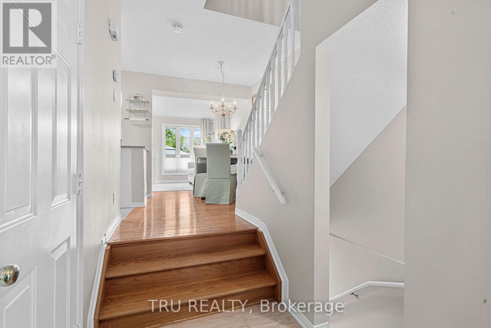 2023 Avenue O, Ottawa, Ontario  K1G 0B1 - Photo 4 - X12441038