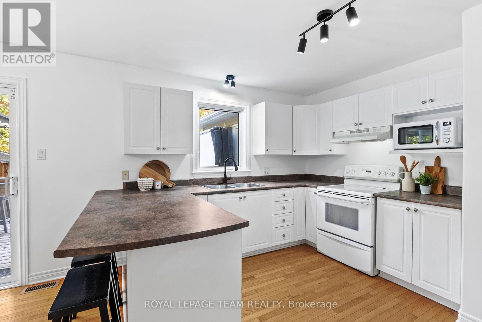 3309 Wild Cherry Drive, Ottawa, Ontario  K0A 2W0 - Photo 10 - X12441048