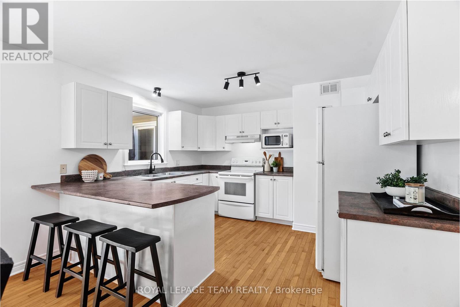 3309 Wild Cherry Drive, Ottawa, Ontario  K0A 2W0 - Photo 9 - X12441048