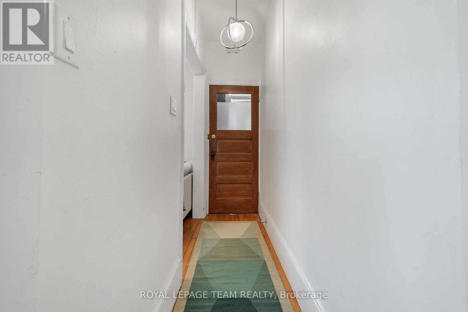 166 Fifth Avenue, Ottawa, Ontario  K1S 2M9 - Photo 4 - X12441069