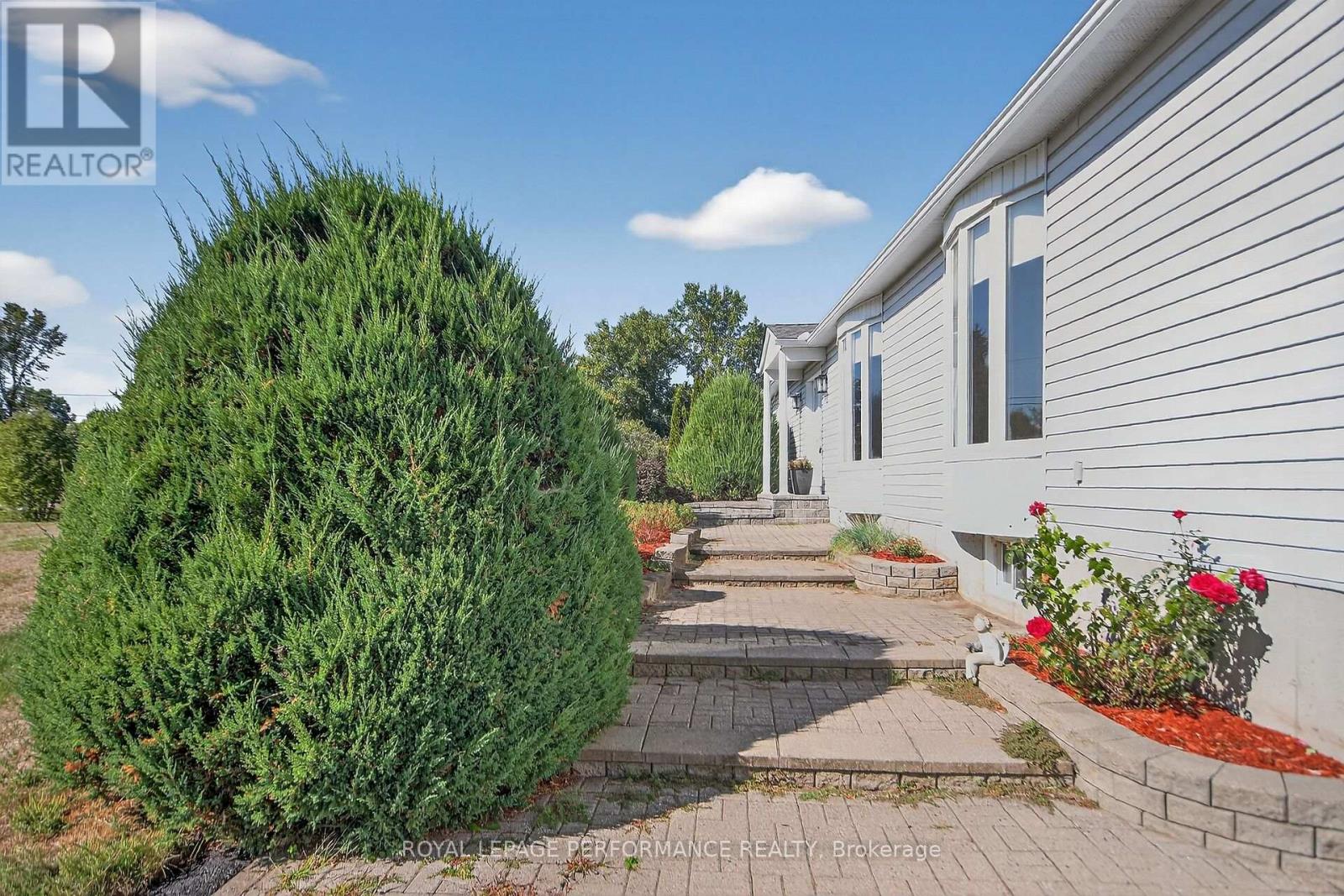 8329 Rodney Farm Drive, Ottawa, Ontario  K0A 2P0 - Photo 2 - X12441107