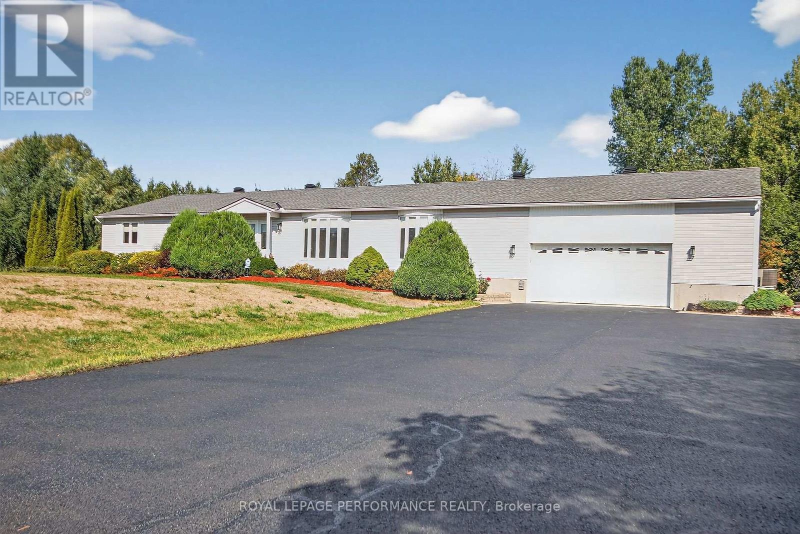 8329 Rodney Farm Drive, Ottawa, Ontario  K0A 2P0 - Photo 3 - X12441107