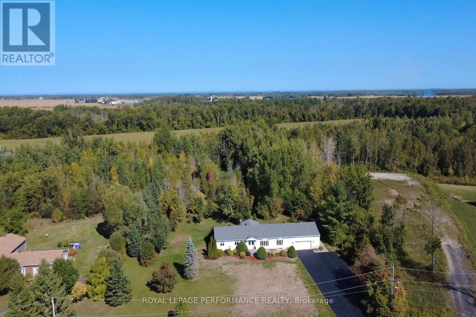 8329 Rodney Farm Drive, Ottawa, Ontario  K0A 2P0 - Photo 4 - X12441107