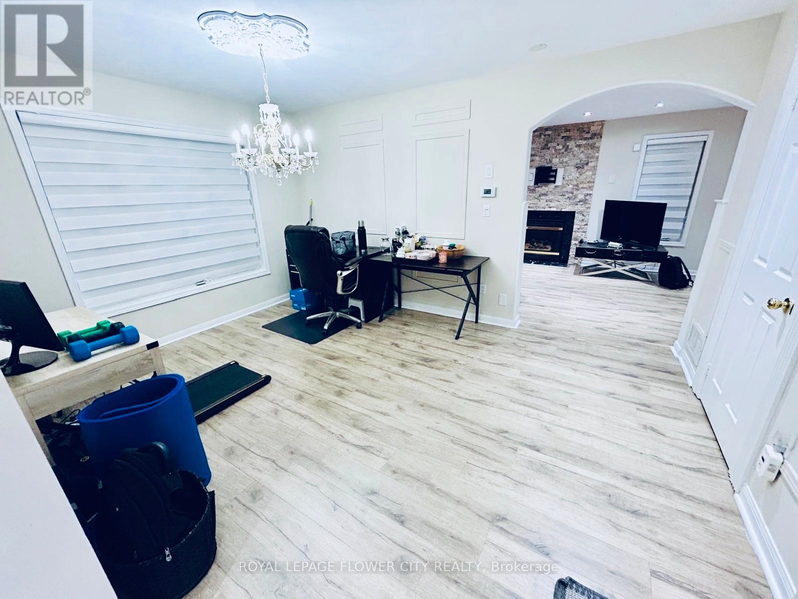 1 Kershaw Street, Brampton, Ontario  L7A 1P7 - Photo 10 - W12440869
