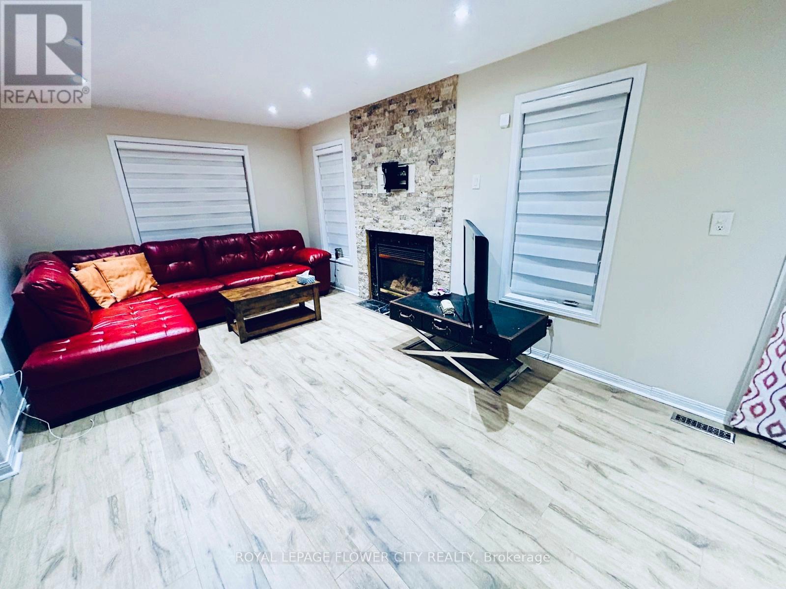 1 Kershaw Street, Brampton, Ontario  L7A 1P7 - Photo 5 - W12440869