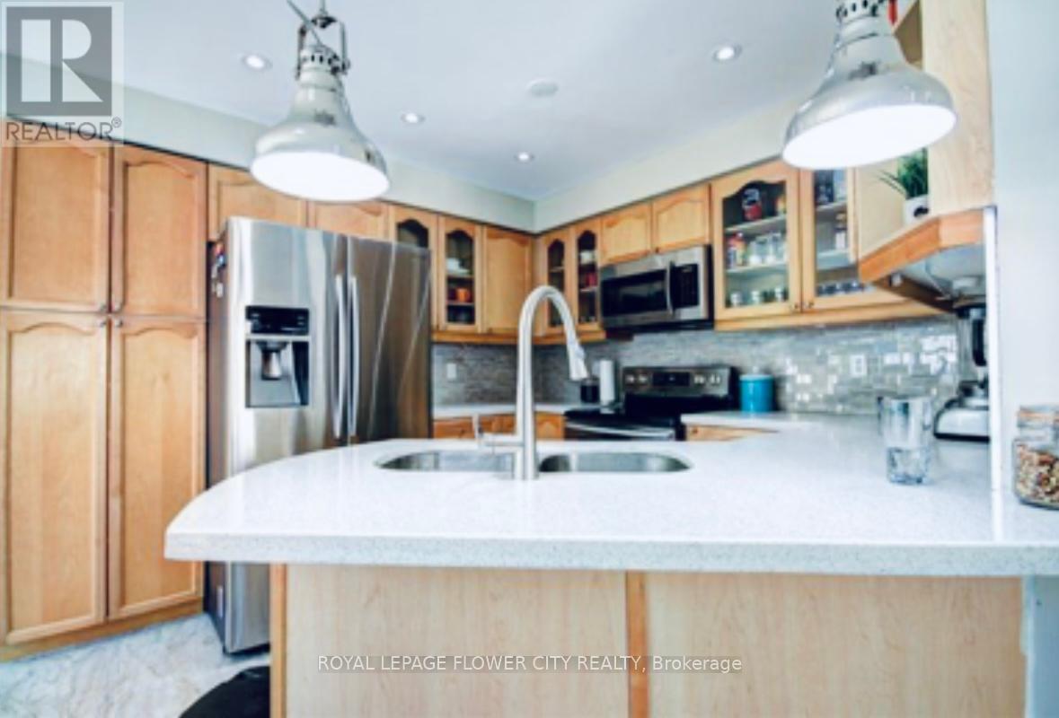 1 Kershaw Street, Brampton, Ontario  L7A 1P7 - Photo 7 - W12440869