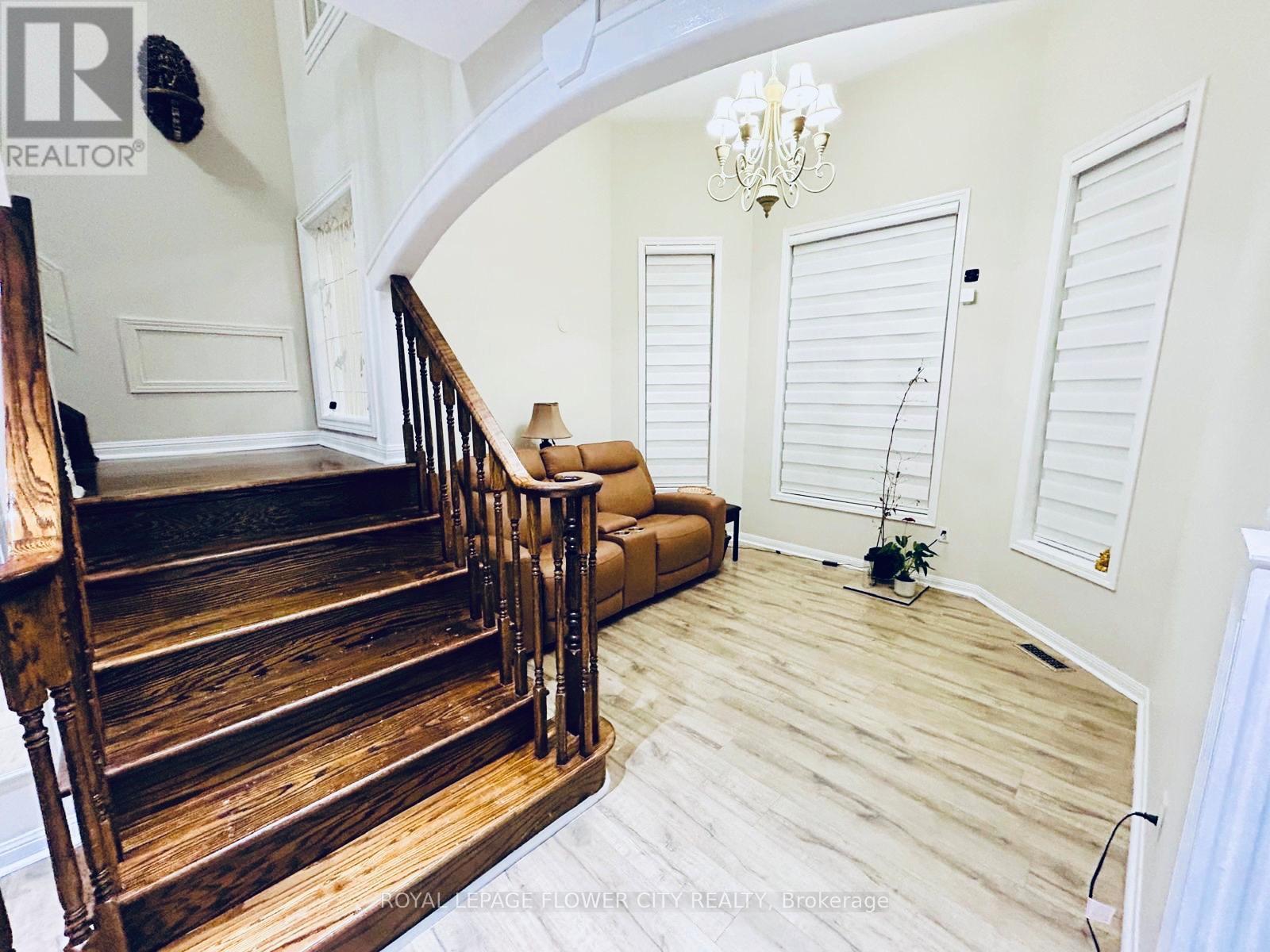 1 Kershaw Street, Brampton, Ontario  L7A 1P7 - Photo 8 - W12440869