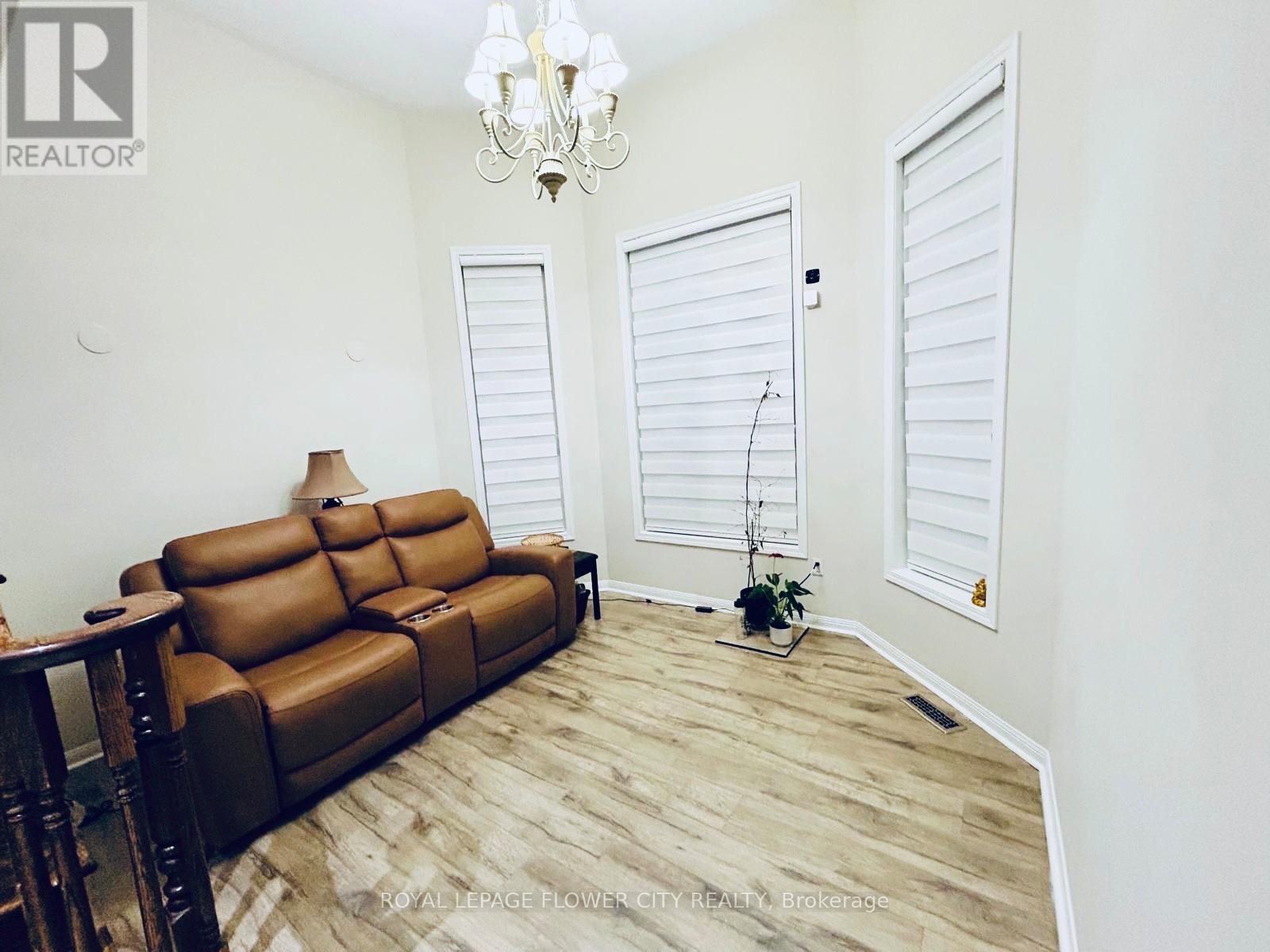 1 Kershaw Street, Brampton, Ontario  L7A 1P7 - Photo 9 - W12440869