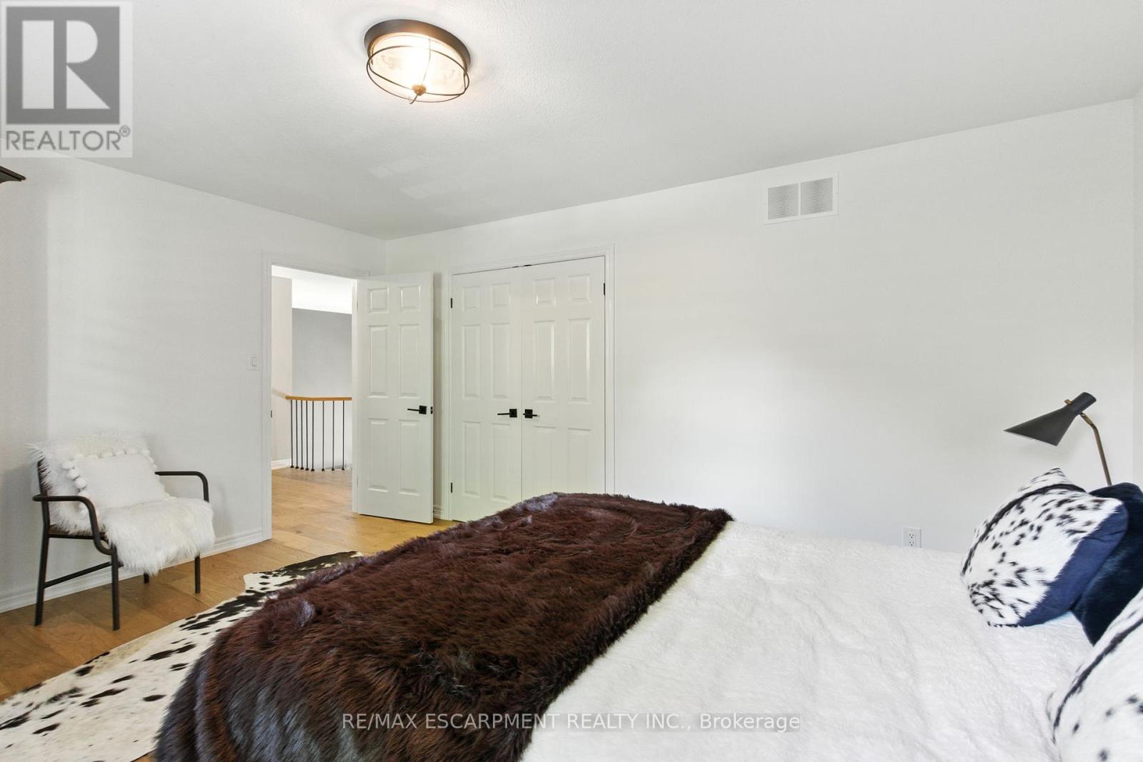 587 Sandcherry Drive, Burlington (Bayview), Ontario  L7T 4L7 - Photo 28 - W12440900