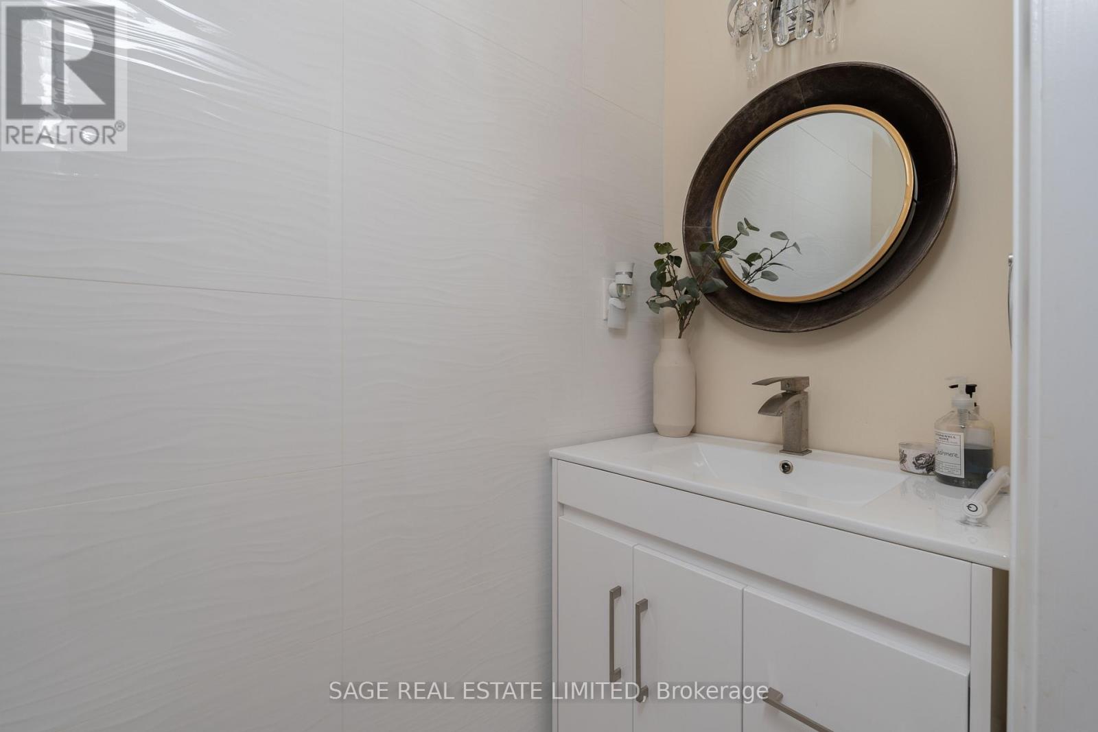 Farm House Suite - 15724 Hurontario Street, Caledon, Ontario  L7C 2C4 - Photo 17 - W12440980