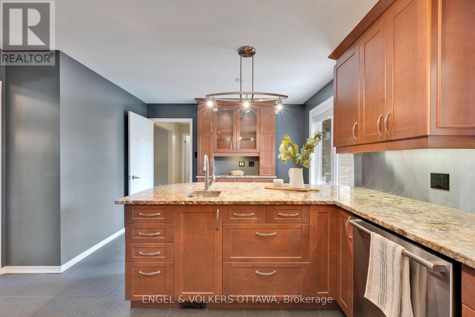 5233 Mclean Crescent, Ottawa, Ontario  K4M 1G1 - Photo 8 - X12440279