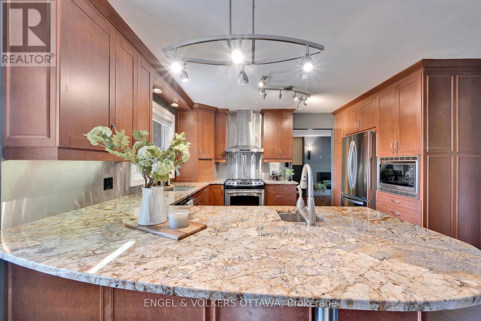 5233 Mclean Crescent, Ottawa, Ontario  K4M 1G1 - Photo 12 - X12440279