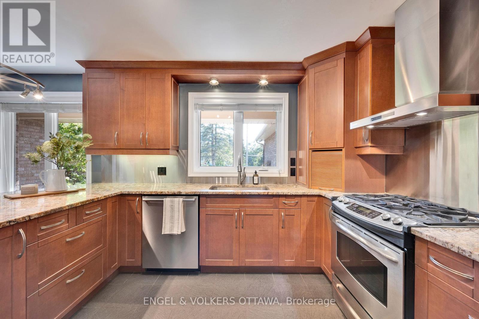 5233 Mclean Crescent, Ottawa, Ontario  K4M 1G1 - Photo 5 - X12440279