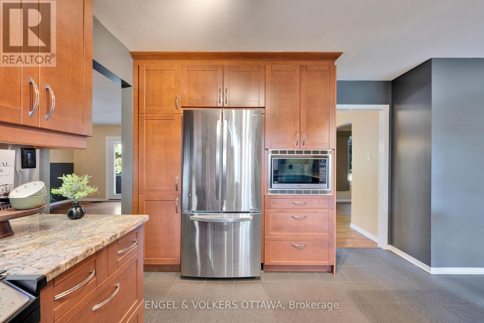 5233 Mclean Crescent, Ottawa, Ontario  K4M 1G1 - Photo 7 - X12440279