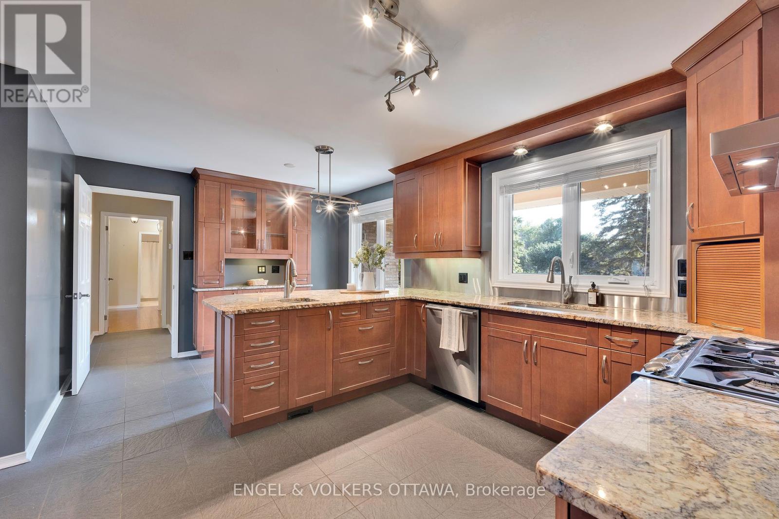 5233 Mclean Crescent, Ottawa, Ontario  K4M 1G1 - Photo 6 - X12440279