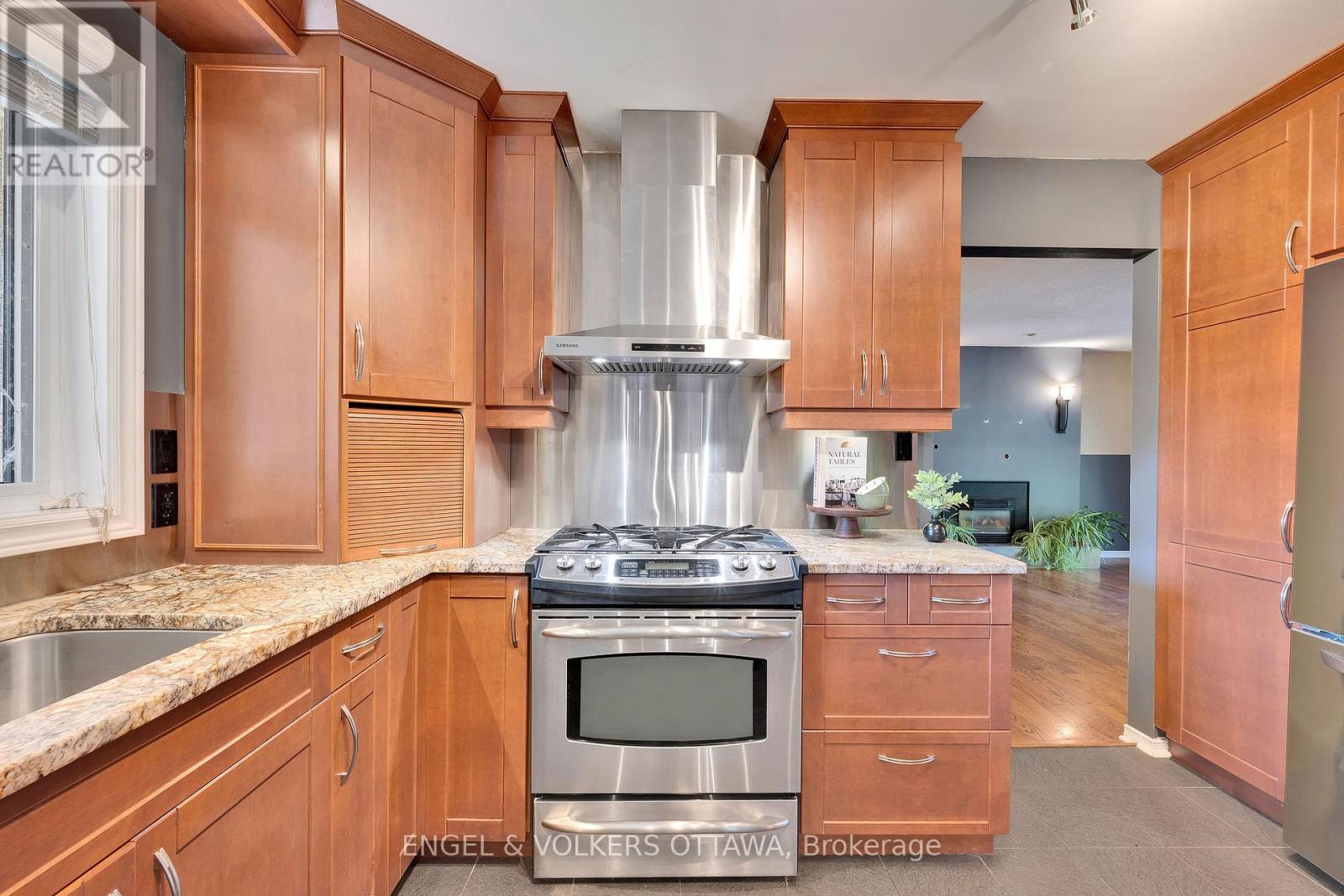5233 Mclean Crescent, Ottawa, Ontario  K4M 1G1 - Photo 10 - X12440279