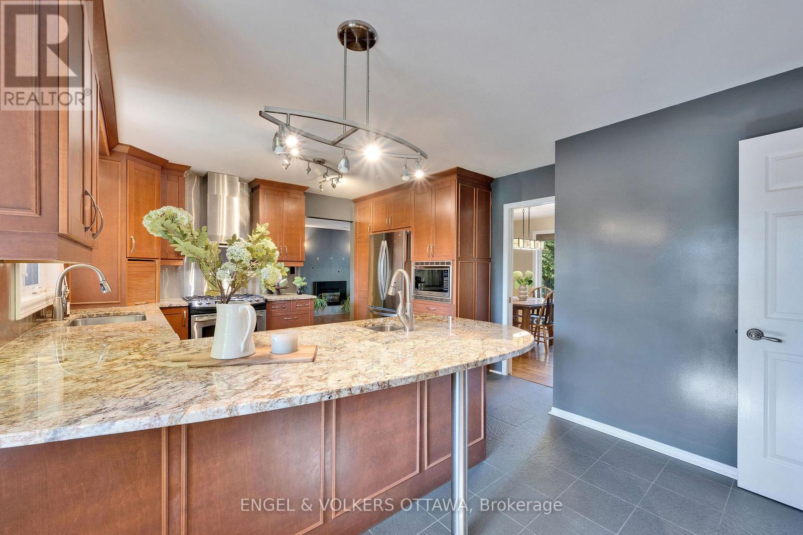 5233 Mclean Crescent, Ottawa, Ontario  K4M 1G1 - Photo 11 - X12440279