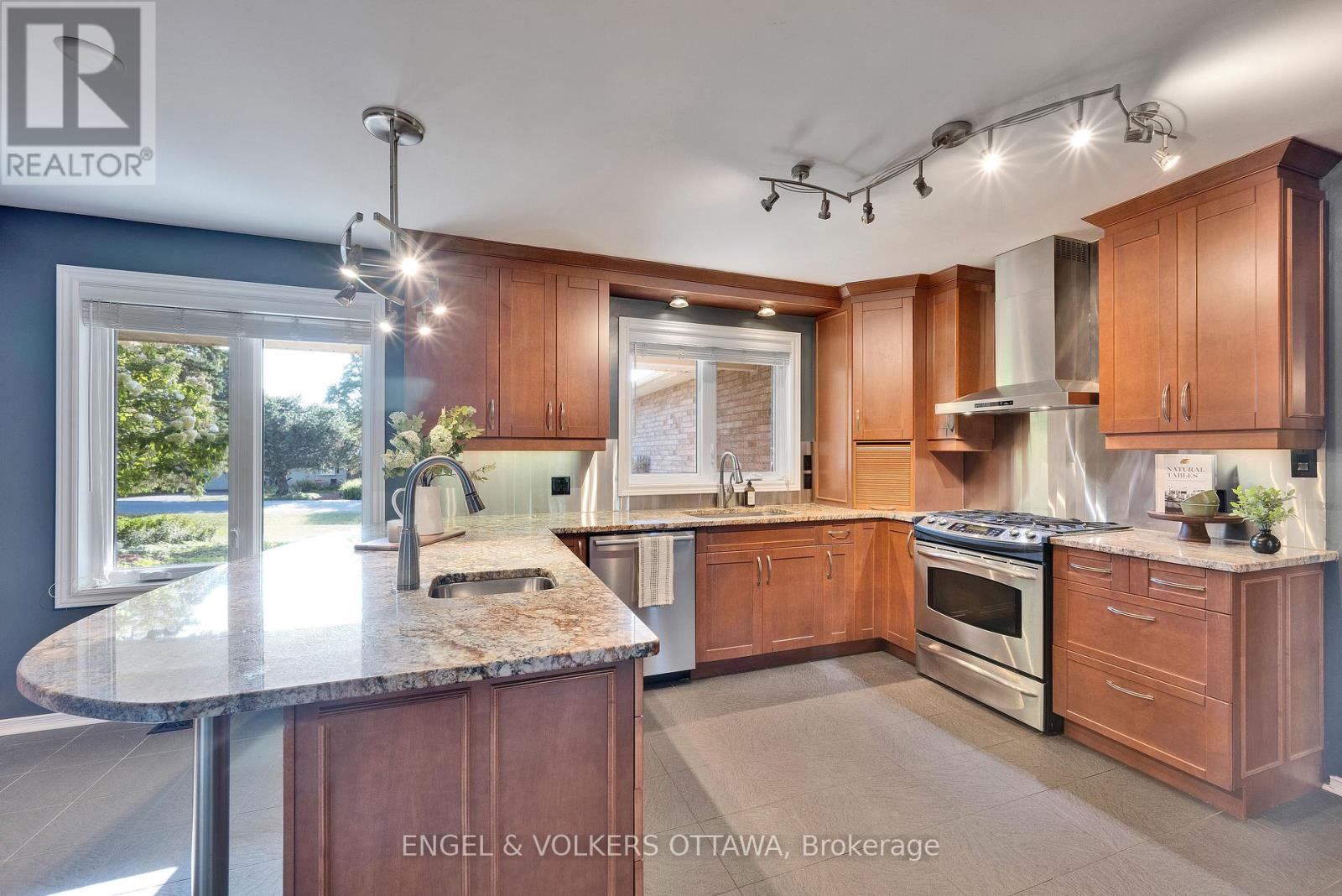5233 Mclean Crescent, Ottawa, Ontario  K4M 1G1 - Photo 4 - X12440279