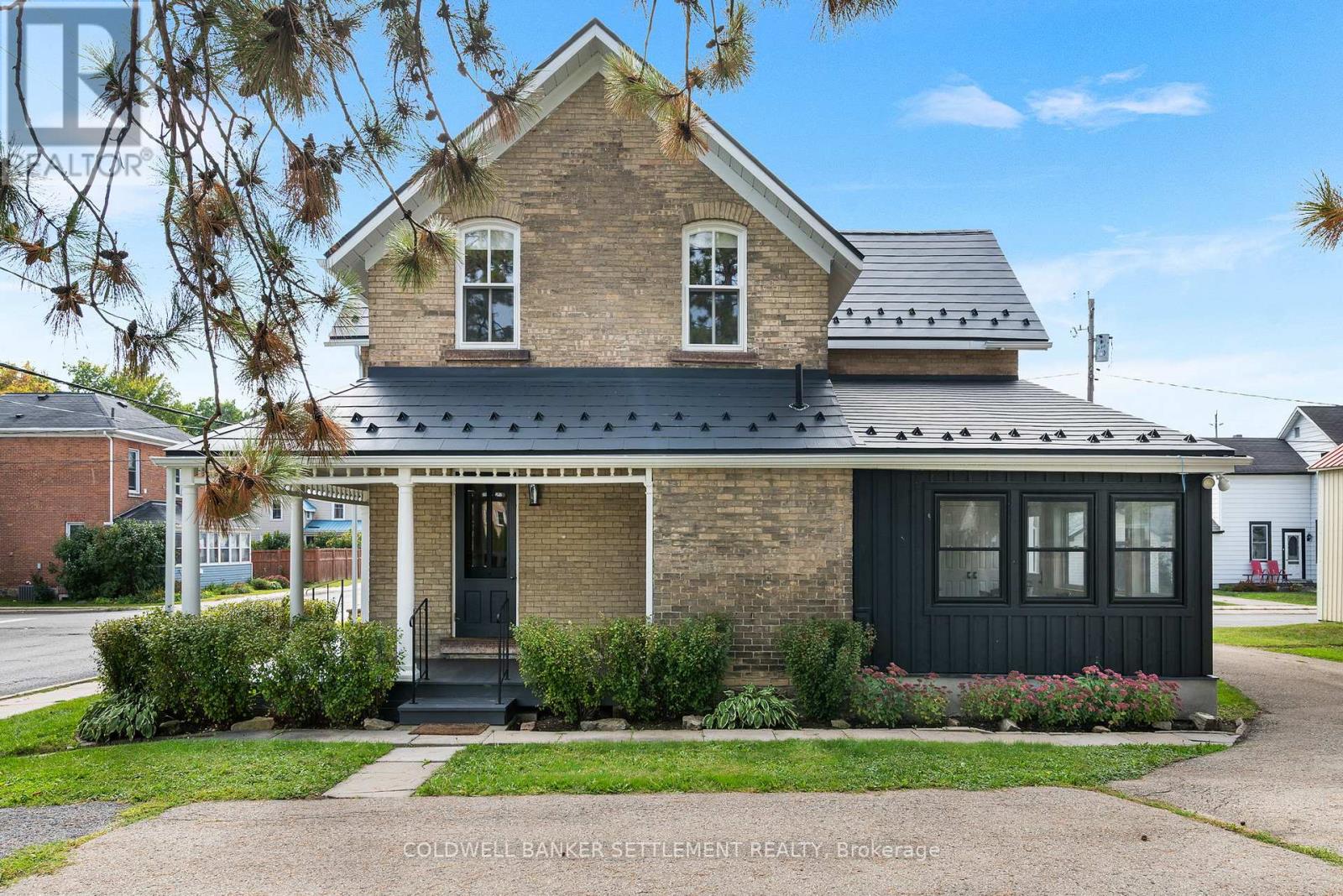 93 Peter Street, Perth, Ontario  K7H 1S3 - Photo 2 - X12441094