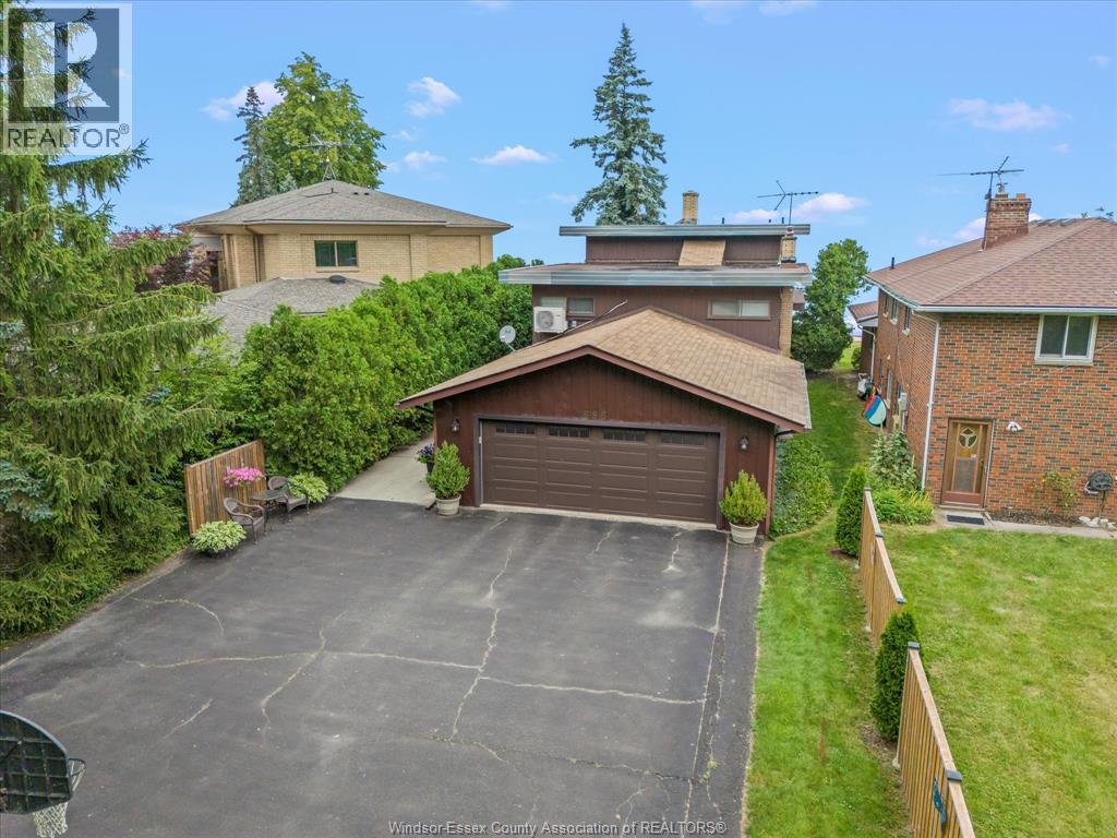 MLS# 25024556: 696 Old Tecumseh ROAD, Lakeshore, Canada