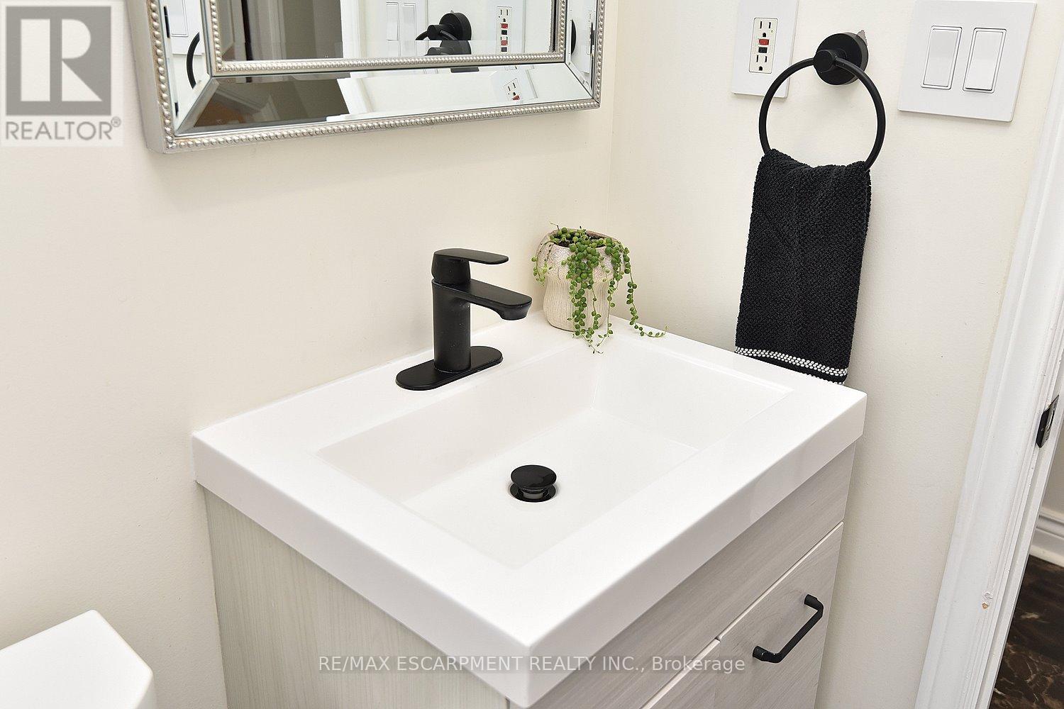 45 Dunkirk Drive, Hamilton, Ontario  L8K 4W9 - Photo 24 - X12440881
