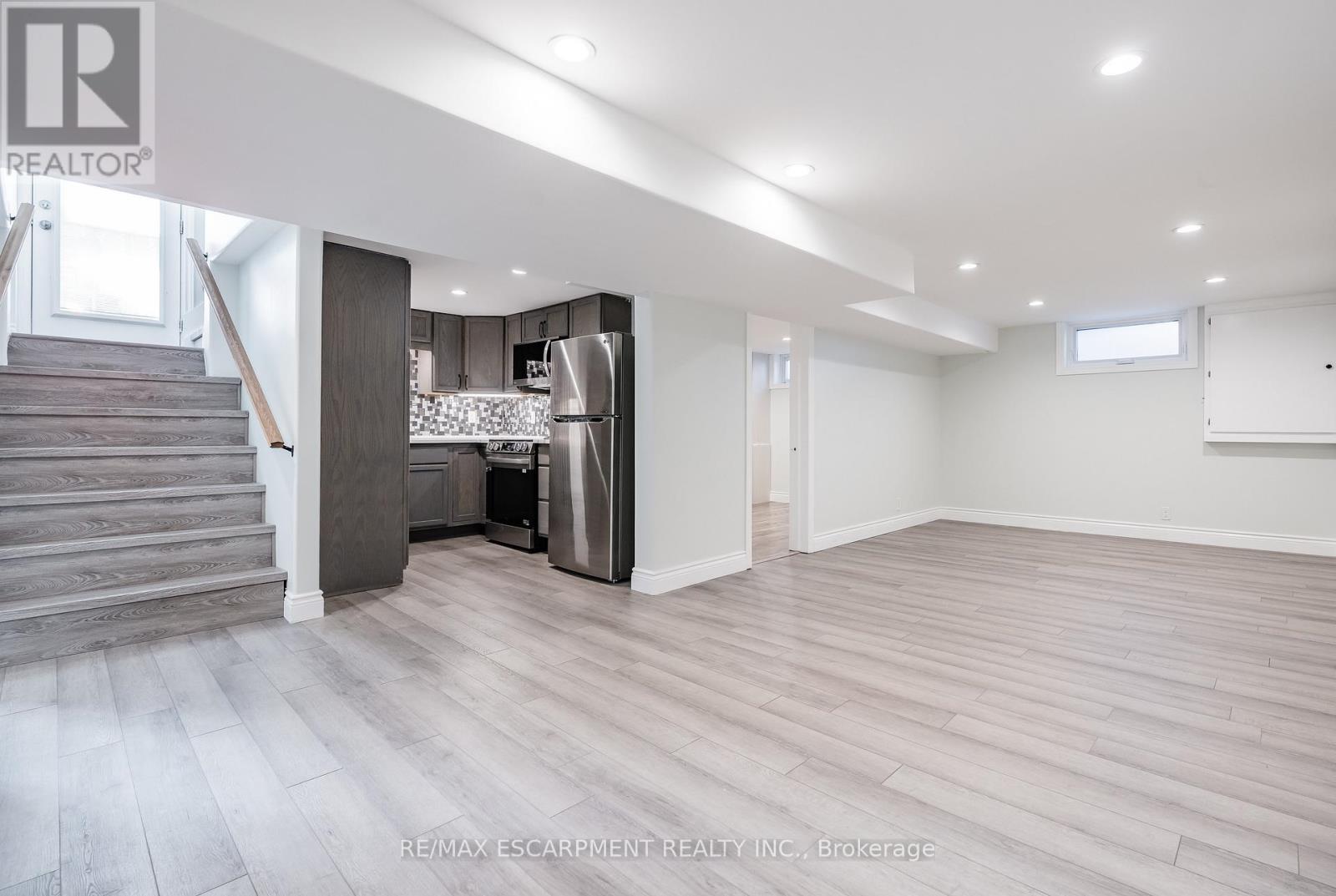 Lower - 20 Glendale Road, Brant, Ontario  N3T 1P2 - Photo 2 - X12440882